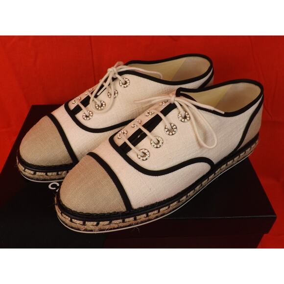 NIB CHANEL G31345 BEIGE CANVAS LACE UP PEARLS CC ESPADRILLE FLAT OXFORDS 39.5 - Picture 11 of 12